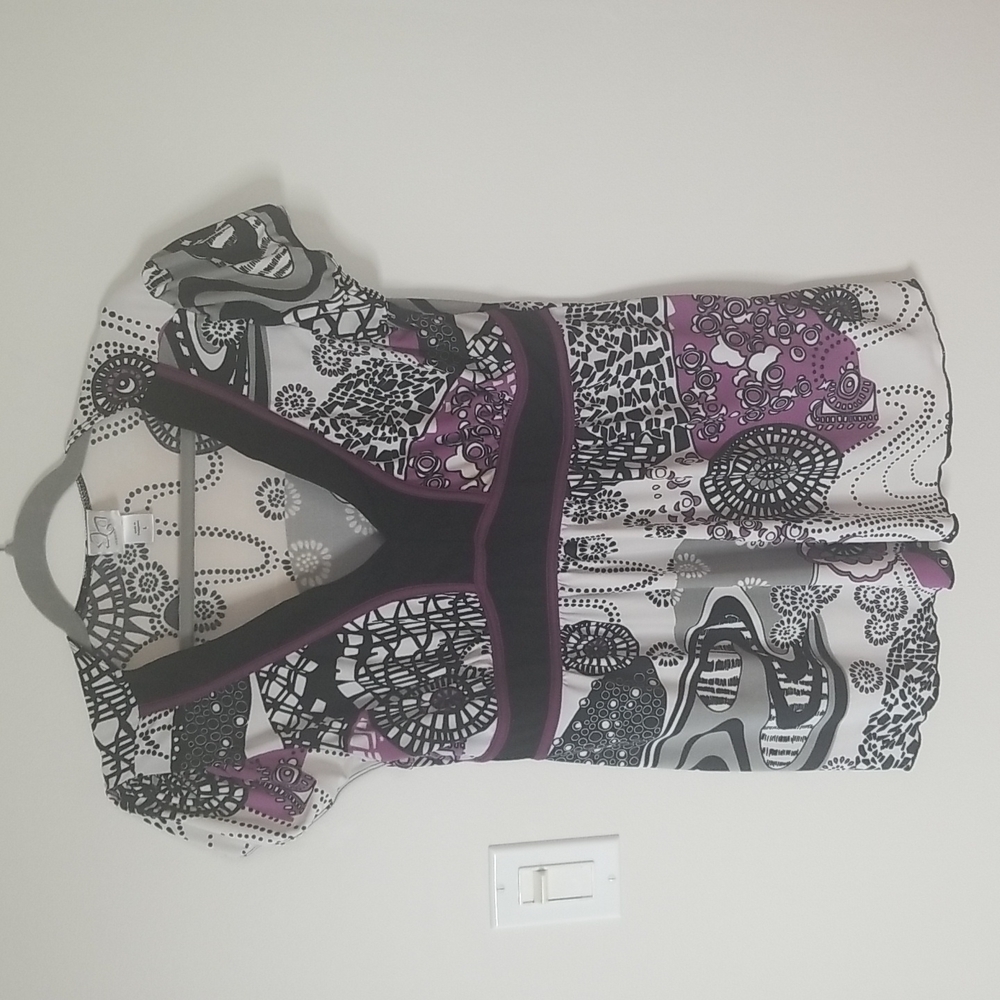 STRETCH v-neck pullover top fun print